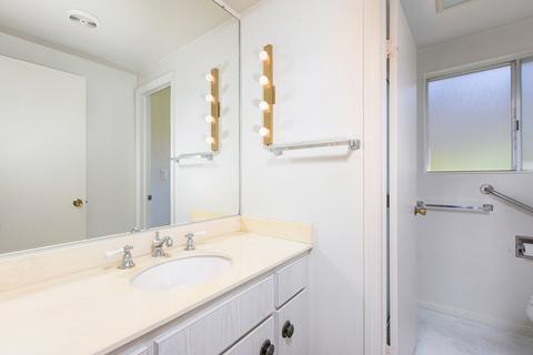 8505 Nottingham Pl, La Jolla, CA 92037 photo 9