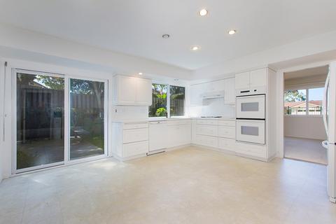 8505 Nottingham Pl, La Jolla, CA 92037 photo 5