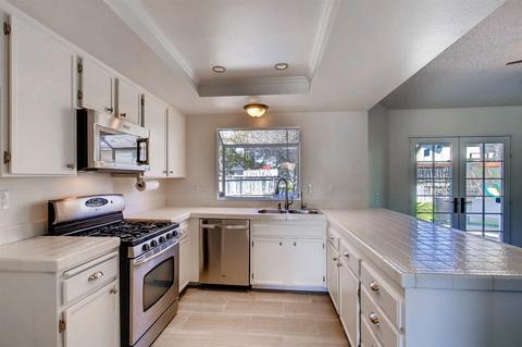 1504 Whispering Palm Dr, Oceanside, CA 92056 photo 4