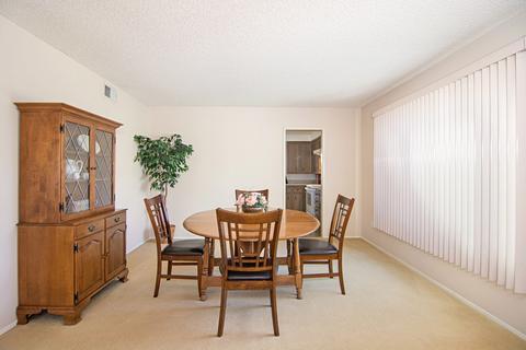 833 W Chase Ave, El Cajon, CA 92020 photo 4