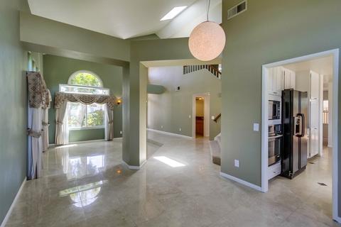 1627 Olympus Loop Dr, Vista, CA 92081 photo 3