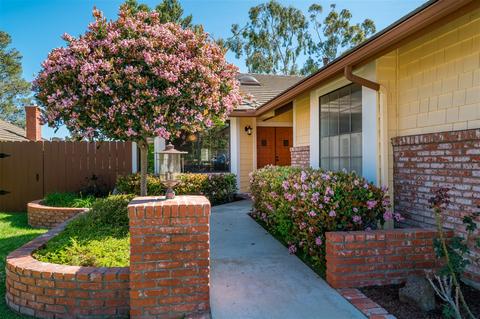 1131 Brewley Ln, Vista, CA 92081 photo 2