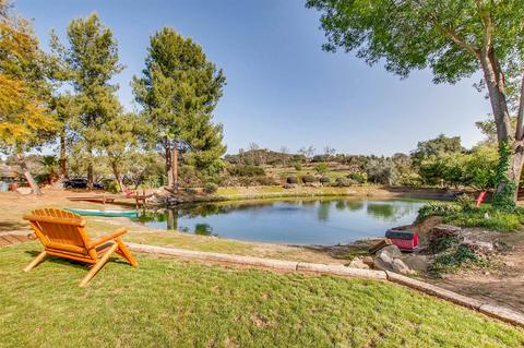 10444 E Meadow Glen Way, Escondido, CA 92026 photo 5