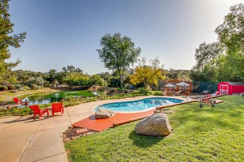 10444 E Meadow Glen Way, Escondido, CA 92026 photo 3