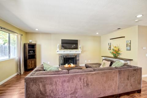 3960 Sherbourne Dr, Oceanside, CA 92056 photo 9