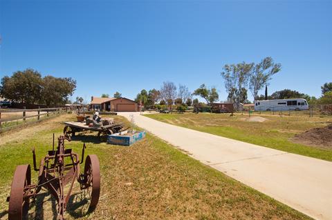 209 Julian St, Ramona, CA 92065 photo 2