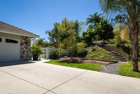 1425 Knoll Park Ln, Fallbrook, CA 92028 photo 3