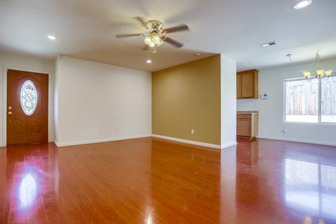 584 Gold Dr, Oceanside, CA 92057 photo 3