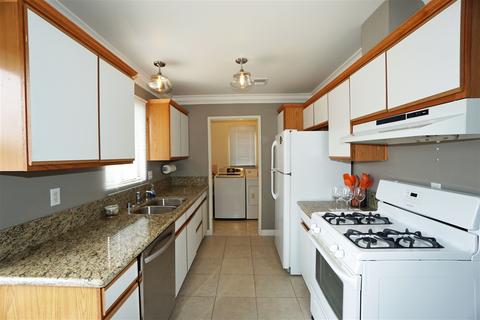 868 Ellen Ln, El Cajon, CA 92019 photo 2