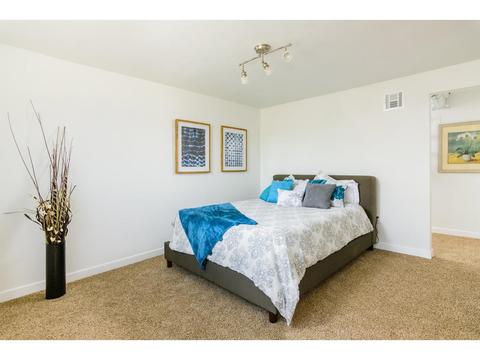 240 Goetting Way, Vista, CA 92083 photo 11