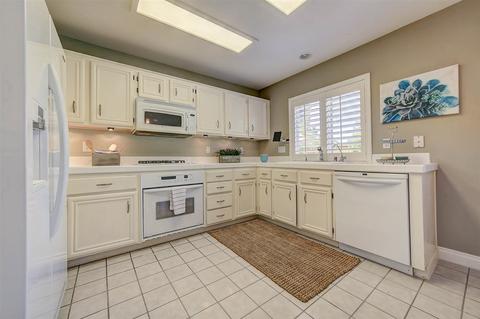 610 Shadow Tree Dr, Oceanside, CA 92058 photo 4