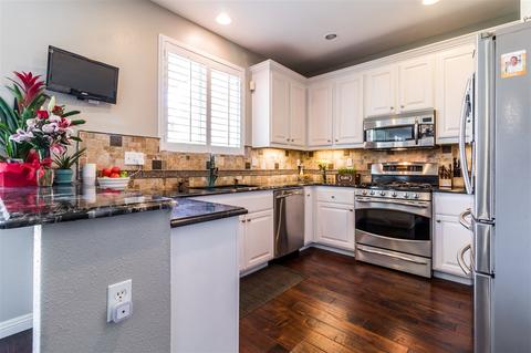 1328 Sutter Buttes St, Chula Vista, CA 91913 photo 2