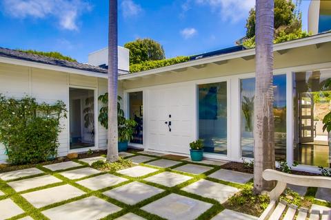 6445 Avenida Wilfredo, La Jolla, CA 92037 photo 2