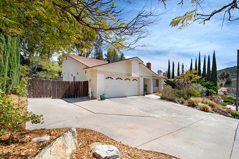 2028 Farrington Dr, El Cajon, CA 92020 photo 2