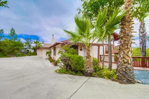 7856 Carter Pl, La Mesa, CA 91942 photo 2