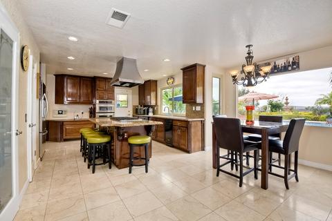 1889 Cabernet Dr, Chula Vista, CA 91913 photo 5