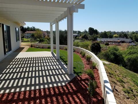 1505 Maxwell Ln, Vista, CA 92084 photo 2