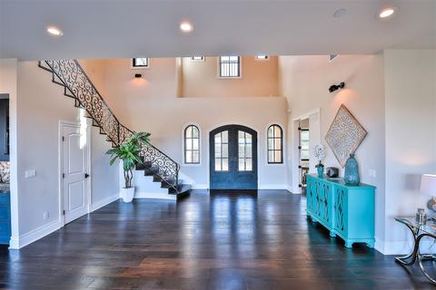 5734 Desert View Dr, La Jolla, CA 92037 photo 2