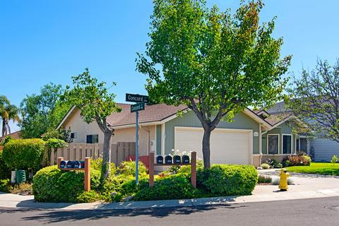 997 Concord Ct, Vista, CA 92081 photo 3