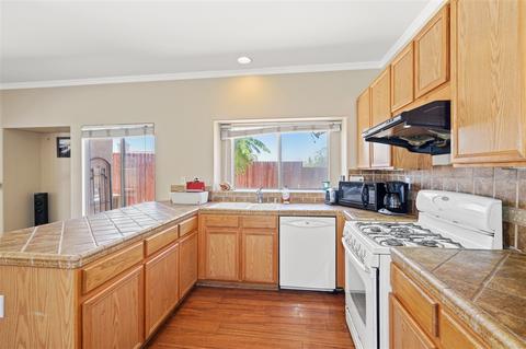 28409 Summoner Rd, Menifee, CA 92585 photo 4