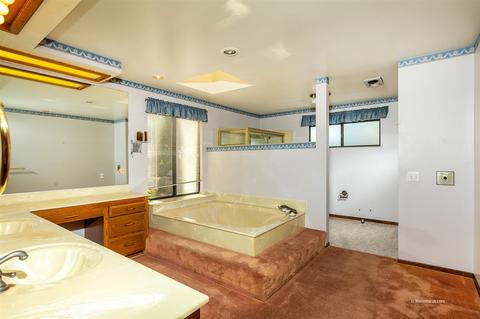 1319 Sugarbush Dr, Vista, CA 92084 photo 17