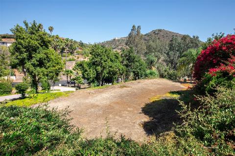 1319 Sugarbush Dr, Vista, CA 92084 photo 23