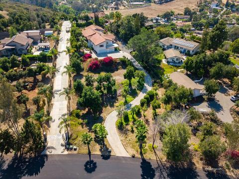1319 Sugarbush Dr, Vista, CA 92084 photo 1