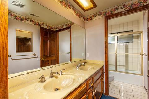 1319 Sugarbush Dr, Vista, CA 92084 photo 12