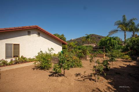 1319 Sugarbush Dr, Vista, CA 92084 photo 22