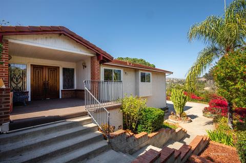 1319 Sugarbush Dr, Vista, CA 92084 photo 2