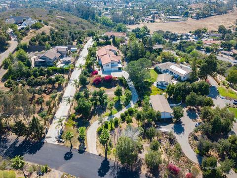 1319 Sugarbush Dr, Vista, CA 92084 photo 25