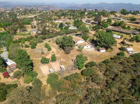 147 Lake View Ln, El Cajon, CA 92021 photo 4