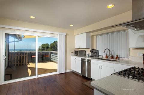 6857 Carnation Dr, Carlsbad, CA 92011 photo 5