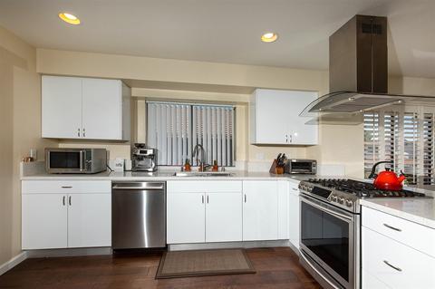 6857 Carnation Dr, Carlsbad, CA 92011 photo 4