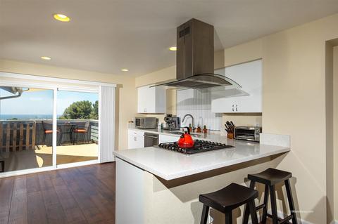 6857 Carnation Dr, Carlsbad, CA 92011 photo 2