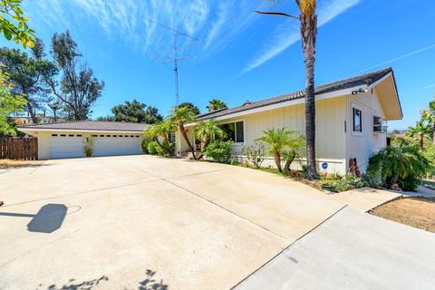 2105 Summit Dr, Escondido, CA 92025 photo 2