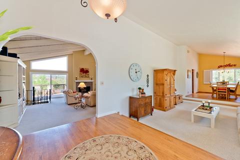2105 Summit Dr, Escondido, CA 92025 photo 3