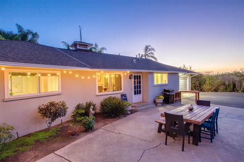 1042 Oak Dr, Vista, CA 92084 photo 1