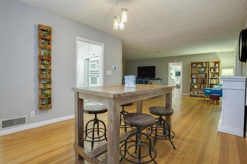 1042 Oak Dr, Vista, CA 92084 photo 9