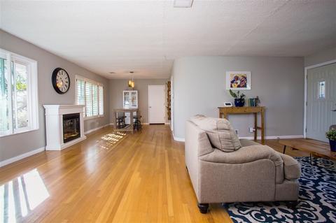 1042 Oak Dr, Vista, CA 92084 photo 8