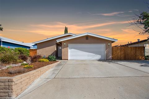 8443 Carlton Oaks Dr, Santee, CA 92071 photo 1