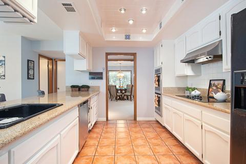 10326 Oak Ranch Ln, Escondido, CA 92026 photo 2