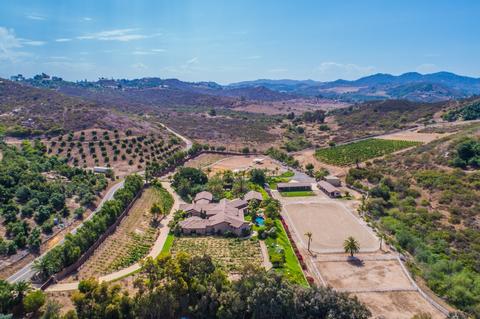 1923 Dentro De Lomas, Bonsall, CA 92003 photo 2