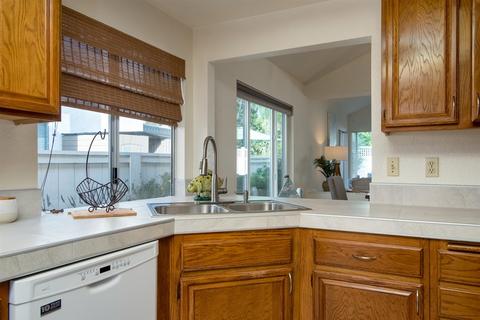 1741 Via Allena, Oceanside, CA 92056 photo 10