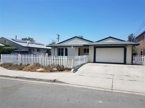 709 E St, Ramona, CA 92065 photo 2