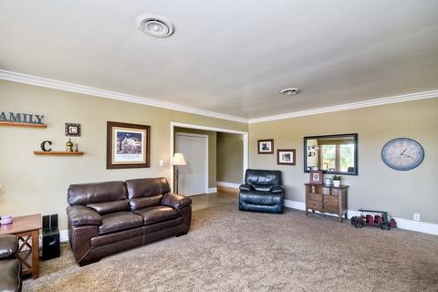 1643 Humphrey Pl, Escondido, CA 92025 photo 5