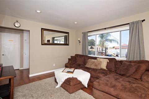 1260 Barbara Dr, Vista, CA 92084 photo 4