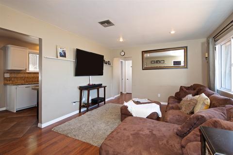 1260 Barbara Dr, Vista, CA 92084 photo 3