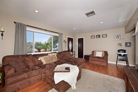 1260 Barbara Dr, Vista, CA 92084 photo 6