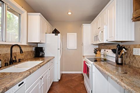 1260 Barbara Dr, Vista, CA 92084 photo 12